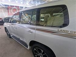 تۆیۆتا لاند کروزەر